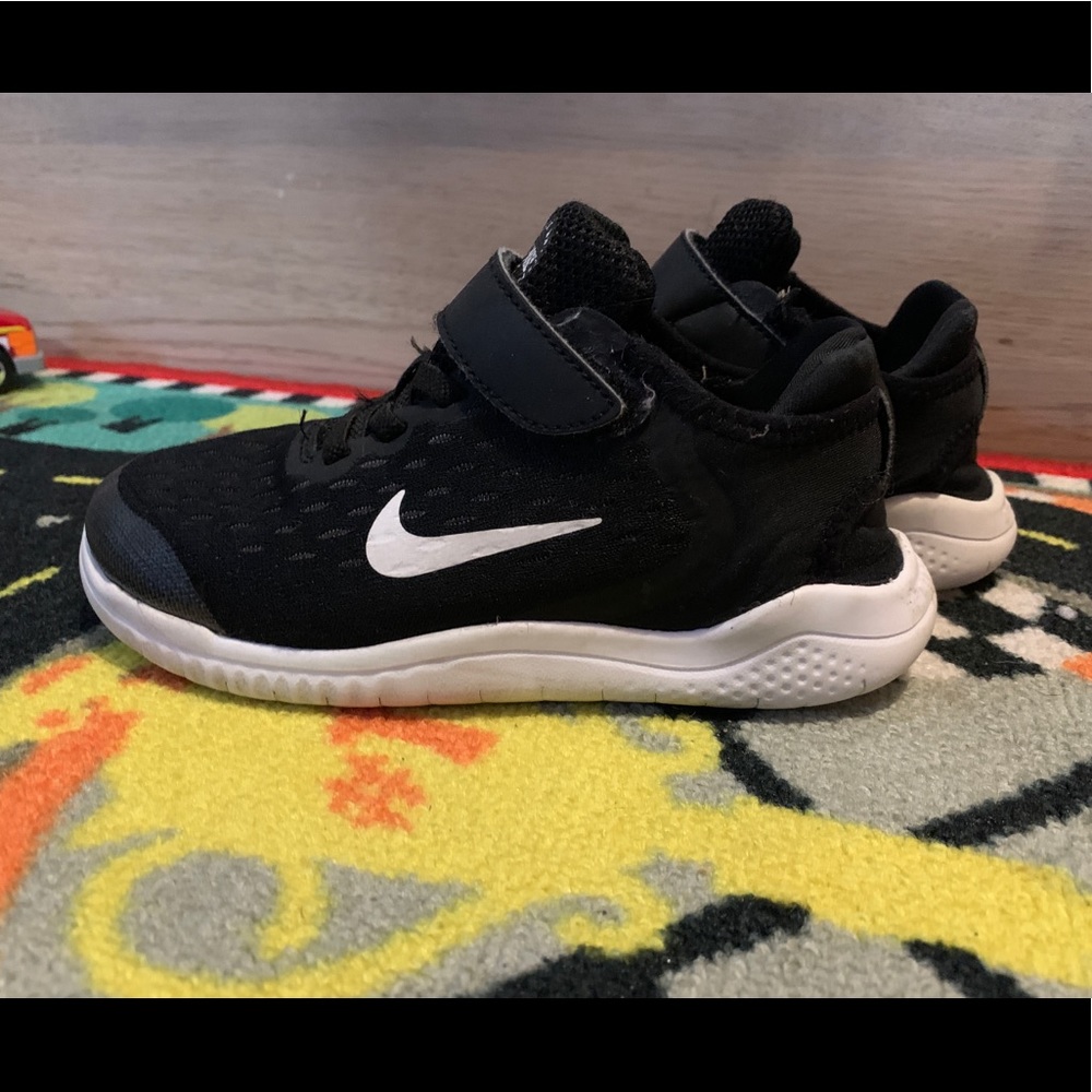 💯Little Kids Nike Free. GUC